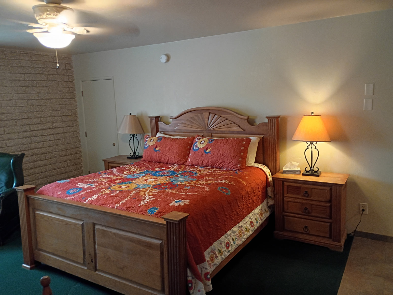 Annie Oakley Guest Room and Suite